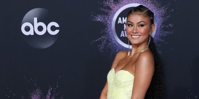 
					Agnez Mo Tampil Memukau di Red Carpet AMA 2019