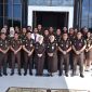 Kepala Kejaksaan Tinggi Riau, Dr. Mia Amiati SH.MH, foto bersama saat melakukan kunjungan ke Kejaksaan Negeri Bengkalis, Rabu (19/02/2020).