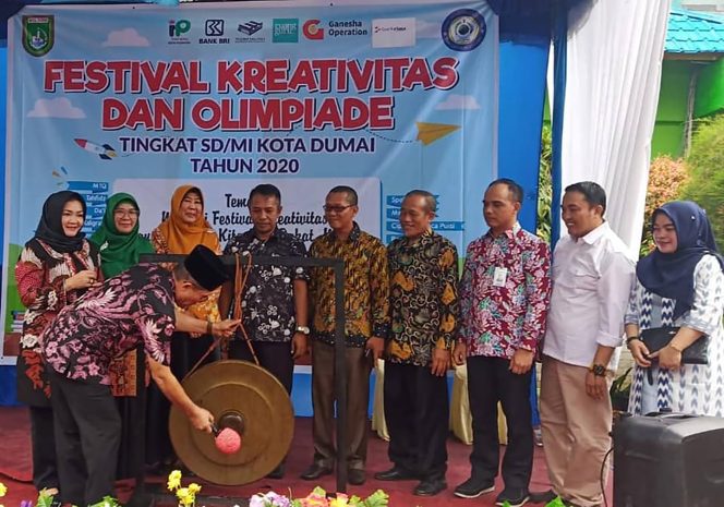 
					Walikota Dumai Zulkifli AS Buka Festival Kreativitas dan Olimpiade Tingkat SD/MI se-Kota Dumai
