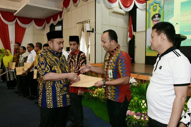 
					Bupati Kampar Catur Sugeng Susanto SH menyerahkan Laporan Hasil Evaluasi (LHE) Sistem Akuntabilitas Kinerja Instansi Pemerintah (SAKIP) Tahun 2018