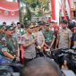 Kapolri Jendral Idham Azis didampingi Panglima TNI Marsekal Hadi Tjahjanto memberikan sambutannya saat mengunjungi Pekanbaru terkait aplikasi dasboard Lancang Kuning yang digagas Kapolda Riau.