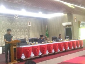 Wabup H. Said Hasyim dan Wakil Ketua DPRD Meranti saat memimpin rapat sidang di DPRD Meranti.