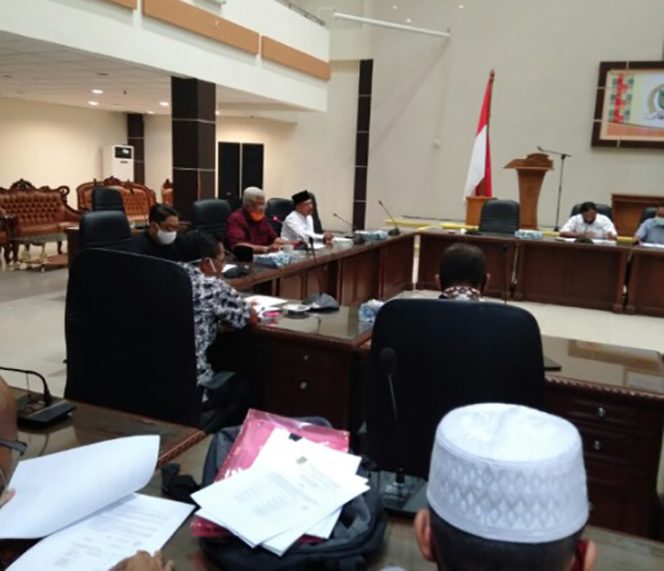 
					Terkait Tunda Bayar, Komisi lll DPRD Inhil Rekomendasikan APBD Tahun 2020 ke Banggar