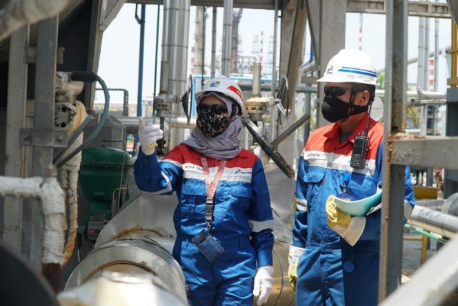 
					Di tengah Pandemi Covid-19, Kilang Pertamina Refinery Unit (RU) II Dumai tetap beroperasi 24 jam selama 7 hari.