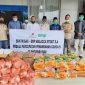 Bupati Kepulauan Meranti, Drs H. Irwan Nasir, MSi beserta staf Pemkab Kepulauan Meranti bersama Tim EMP Malacca Strait saat menyerahkan bantuan sembako untuk masyarakat yang terkena dampak Covid-19 di Selatpanjang.