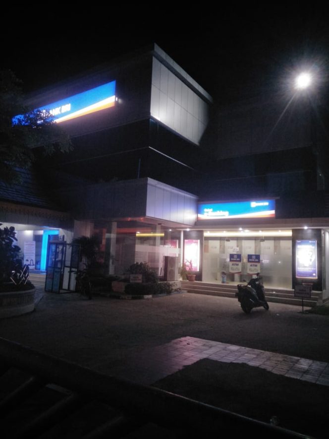 
					BANK BRI TEMBILAHAN INHIL RIAU MENGECEWAKAN NASABAH TERKAIT UANG DAN ATM TERTELAN DI MESIN ANJUNGAN TUNAI MANDIRI