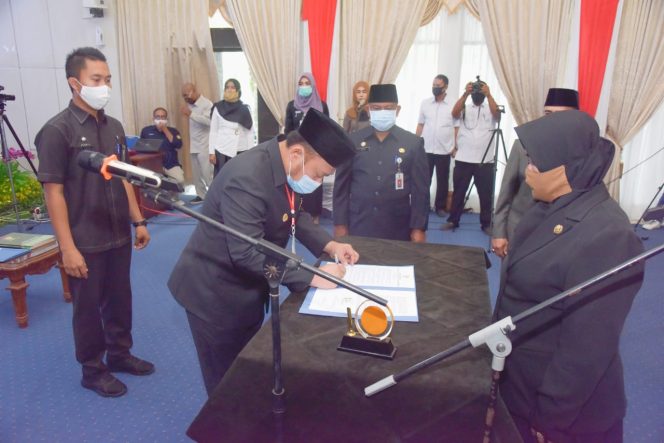 
					Bupati Kampar Lantik 104 Orang Kepala Sekolah