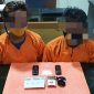 Pelaku H (25 tahun) dan R (39 tahun) beserta barang bukti.