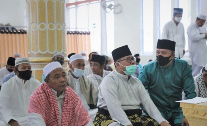 
					Wakil Walikota Dumai Eko Suharjo, saat melaksanakan Sholat Idul Adha 1441 H di Masjid Al Arafah.(Foto Diskominfo)