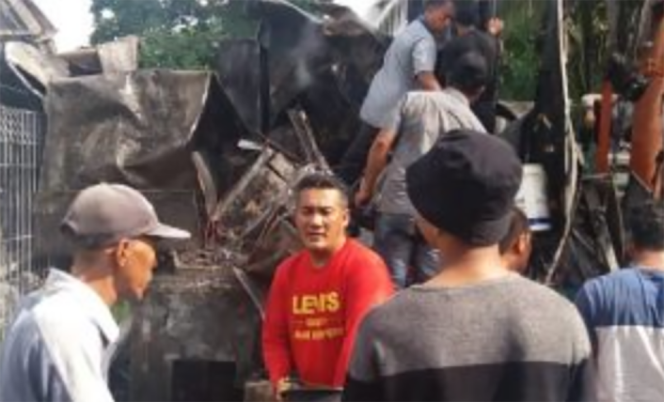 
					Satu Mesin Tower XL Axiata di Mandah Terbakar