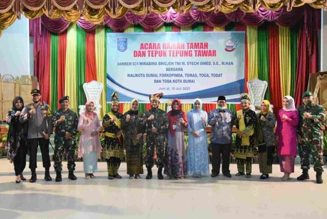 
					Wakil Walikota Hadiri Acara Ramah Tamah Danrem 031 Wira Bima