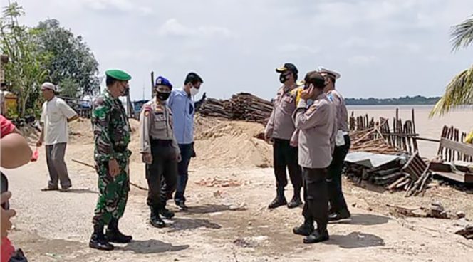
					Longsor di Tembilahan Hulu, Polres Inhil Alihkan Lalu Lintas Ke Jalur Alternatif
