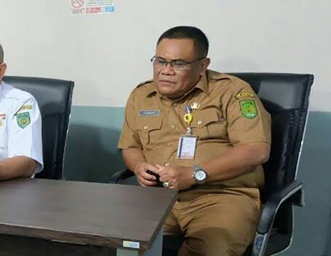 
					Kepala Badan Kepegawaian dan Pemberdayaan Sumber Daya Manusia (BKPSDM) Inhil, H. Fauzar.