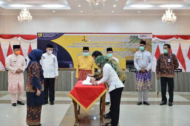 
					Wako Dumai Saksikan Tanda Tangan Kontrak Pekerjaan JDU SPAM Regional Durolis Provinsi Riau