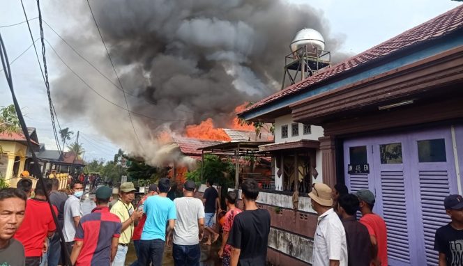 
					Si Jago Merah Hanguskan 3 Unit Rumah Warga Di Bagan Timur