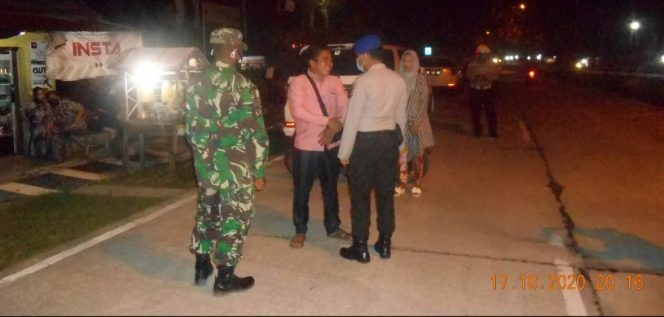 
					Rohil : Operasi Yustisi Malam Ini, Salah Satu Wartawan Cetak Harian dan Online Dikenakan Sanksi Tidak Menggunakan Masker Saat Berkendara