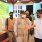 Plh Walikota Dumai, H Herdi Salioso saat meninjau jalannya pencoblosan suara Pemilihan Walikota dan Wakil Walikota Dumai.