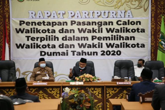 
					Plh Walikota Dumai  Hadiri Rapat Paripurna Penetapan Calon Walikota dan Wakil Walikota Dumai