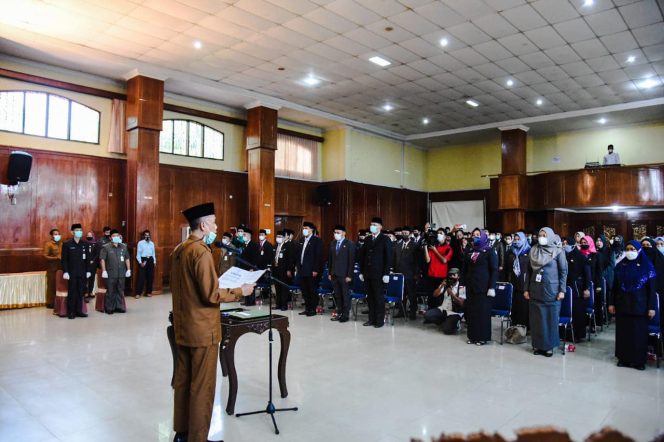 
					Walikota Lantik Pejabat Administrator dan Pengawas di Lingkungan Pemerintah Kota Dumai