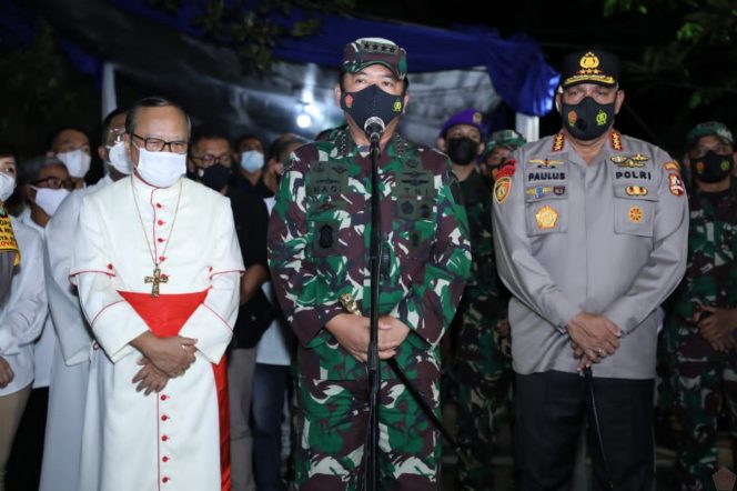 
					Panglima TNI Tinjau Pengamanan di Gereja Katedral Jakarta