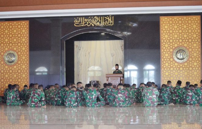 
					Prajurit Pasmar 1 Gelar Doa Bersama Dan Sholat Ghaib Secara Serentak Untuk Kru KRI Nanggala 402