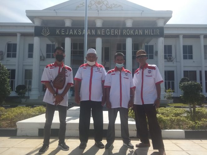 
					KOORDINATOR Kecamatan Rimbo Melintang, Tim Investigasi, dan Wakil Sekretaris KAMI. 