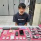 Tersangka RS alias R (24) beserta barang bukti.
