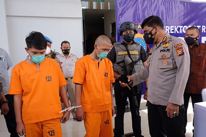 
					AN dan AH yang menggondol Seratus Juta uang korbannya di Desa Tanah Merah Kecamatan Siak Hulu Kabupaten Kampar