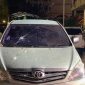 Mobil Ida Yulita Susanti rusak akibat diserang orang tak dikenal, Rabu malam. (Foto: Kompas.com)