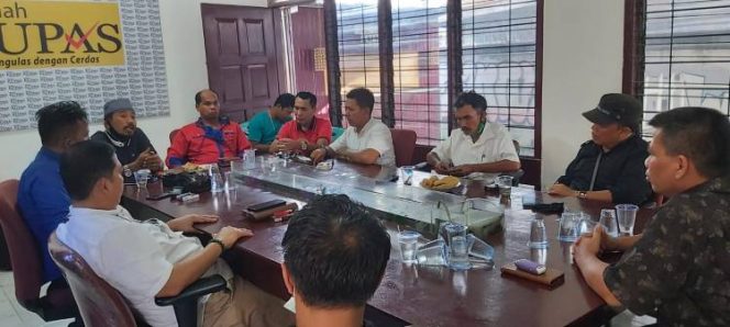 
					Rapat pembahasan persiapan aksi demontrasi yang akan digelar Forum Lintas Wartawan (FWL). (Foto: Majalahkupas.com)