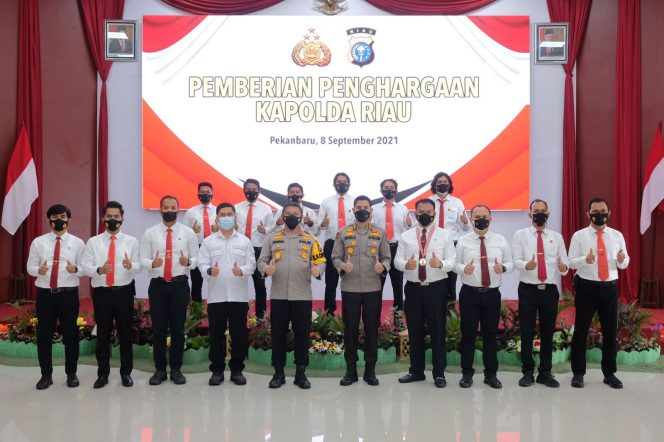 
					41 Personel Berprestasi Mendapatkan Penghargaan Kapolda Riau