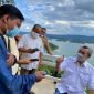Gubernur Riau H Syamsuar ketika diwawancara wartawan di Puncak Kompe, Kampar, Riau