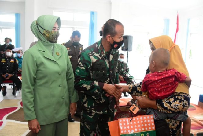 
					Danrem 031 Wira Bima, Brigjen TNI M Syech Ismed SE MHan mengimbau warga memperhatikan kebutuhan gizi tehadap anak