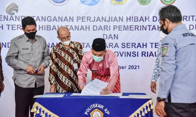 
					Pemko Dumai Hibah Tanah Pada KKP, Walikota Tandatangani BAST