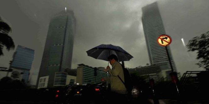 
					BMKG Prediksi Jakarta Dilanda Hujan sejak Siang hingga Sore