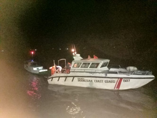 
					Bakamla RI Temukan Longboat Mati Mesin di Perairan Tanjung Tamedan