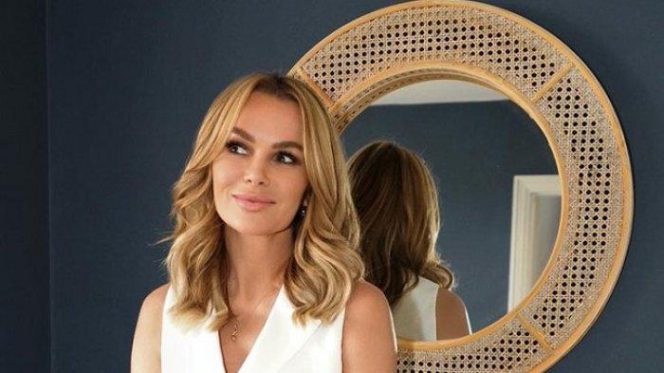 
					Wow, Pakaian dan Aksi Amanda Holden Ini Mengejutkan Penggemarnya!