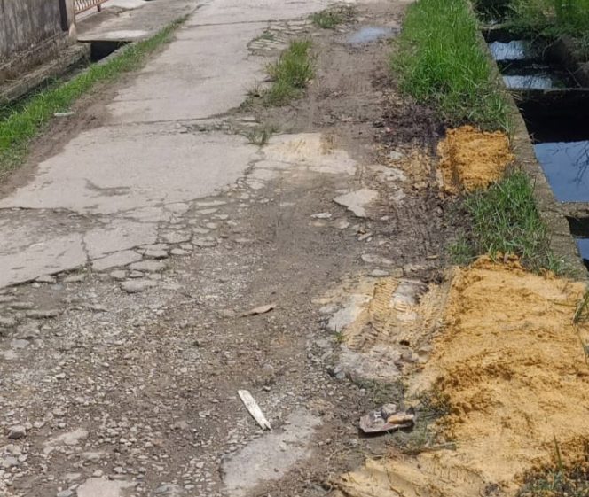 
					Perbaikan Jalan Rusak Akibat Pekerjaan Penanaman Pipa Gas PGN di Dumai Terkesan Lamban