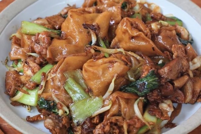 
					Pangsit Goreng Le Gino ala Devina Hermawan(Dok. YouTube Devina Hermawan)