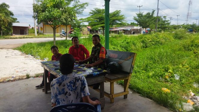 
					Giat Sosialisasi Pencegahan Covid-19, Babinsa Ratu Sima Ajak Warga Terapkan Prokes