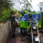 Babinsa Ratu Sima saat giat Goro bersama warga