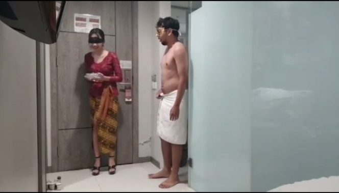 
					Dua orang pemeran video mesum yang viral dengan sebutan kebaya merah akhirnya ditangkap polisi. 
