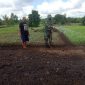 Babinsa Koramil-01 Dumai Dampingi Petani Sayuran