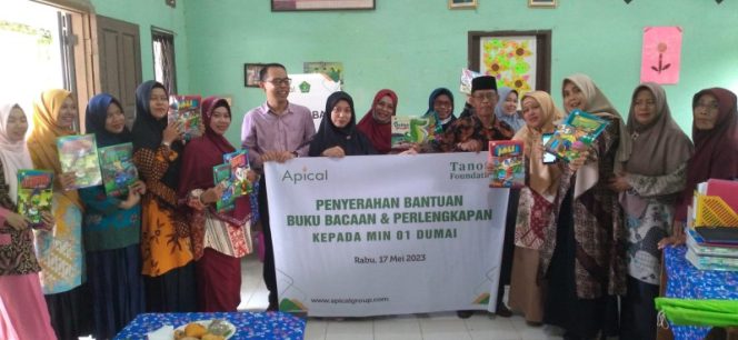 
					Apical Bersama Tanoto Foundation Serahkan Bantuan Buku Untuk Pelajar di Kelurahan Lubuk Gaung
