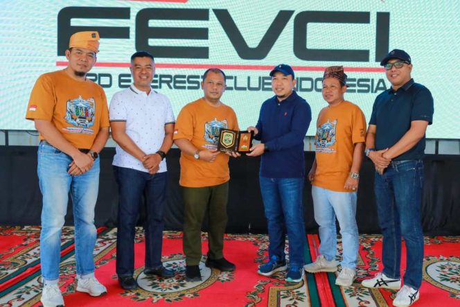 
					Wabup Husni terima kunjungan Peserta Munas Ford Everest Club Indonesia di Siak.