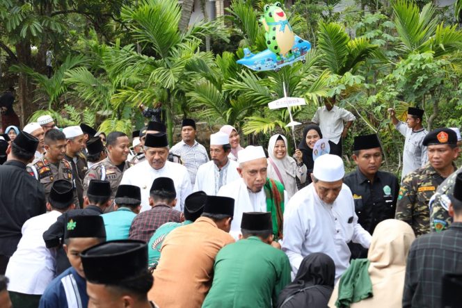
					Hadir Haul ke – 884 Syech Abdul Qodir Al Jilani, Alfedri di Sambut Hangat Para Santri