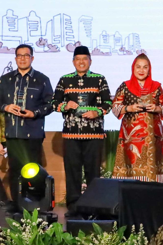 
					Dukung Pelestarian Aset Pusaka, Bupati Siak Raih Penghargaan Dari Menteri PUPR