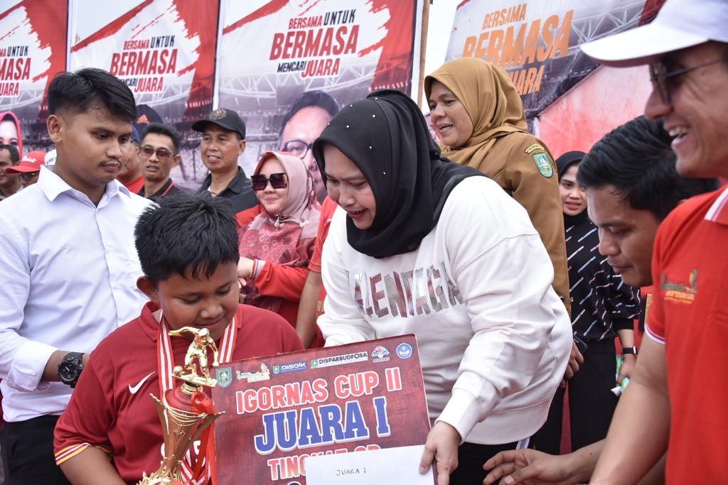 Turnamen Sepakbola IGORNAS Cup II Resmi Ditutup, Bupati Kasmarni Berikan Apresiasi