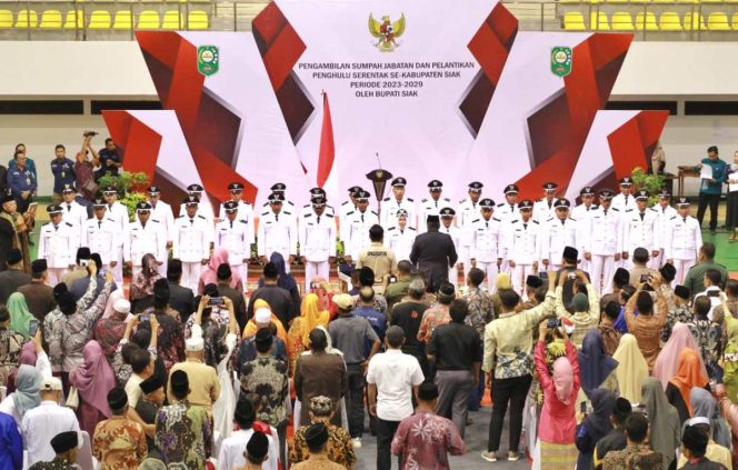 
					Lantik 32 Penghulu, Bupati Alfedri Ingatkan Penghulu Rangkul Seluruh Komponen dan Tetap Kompak