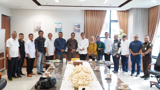 
					Terima Kunjungan Silaturahmi Pengurus PWI Riau, Kajati: Kita Siap Bersinergi dan Menjalin Kerjasama
